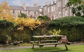Sonder Royal Garden Apartments